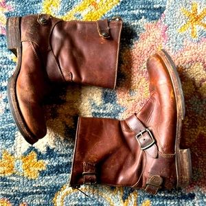 Frye beautiful cognac Back Zip boots . Size 7